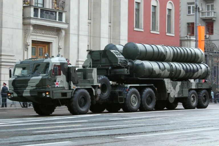 s-400-dalnist-polotu-vid-reklamnykh-400-km-do-realnoi-zony-urazhennia-88b9