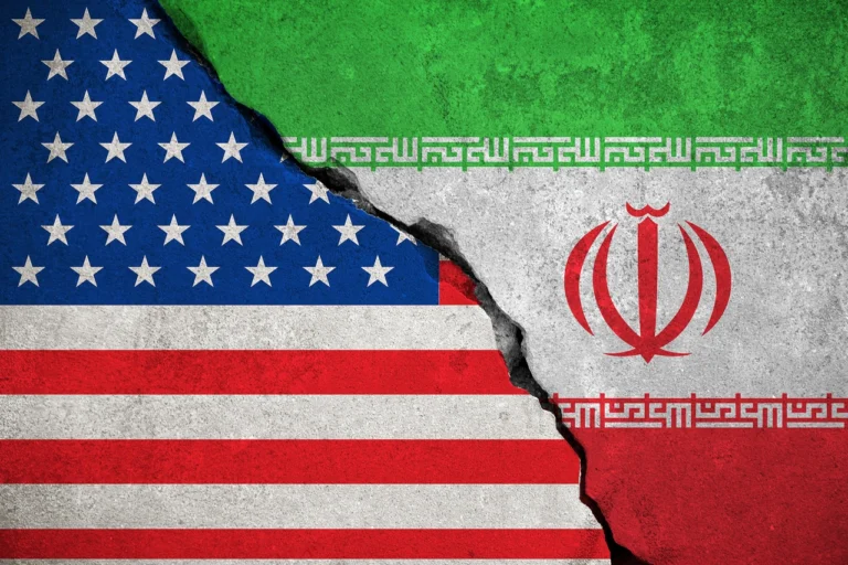 ssha-i-iran-iak-kolyshni-soiuznyky-opynylysia-na-mezhi-viiny-i-chomu-tse-vyznach-d897