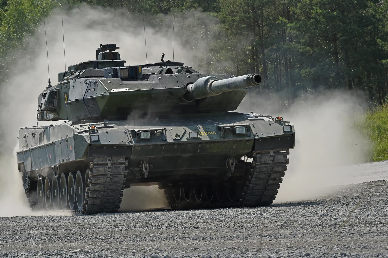 stridsvagn-122-shvedskyi-khyzhak-shcho-perevershyv-klasychnyi-leopard-2-ad3b