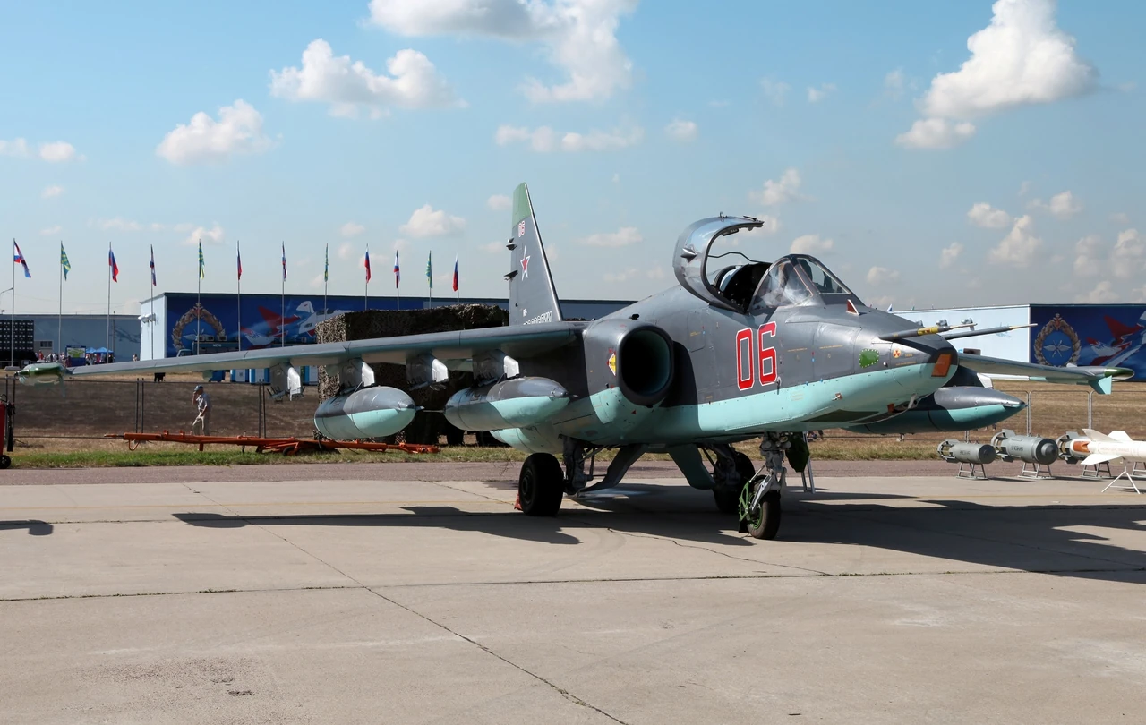 su-25-ukraina-bronovanyi-hrach-iakyi-dosi-bie-z-maloi-vysoty-c697