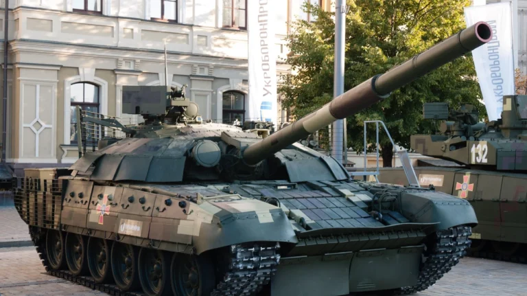 t-72-amt-ukrainska-hlyboka-modernizatsiia-radianskoho-tanka-dlia-suchasnoho-poli-4685