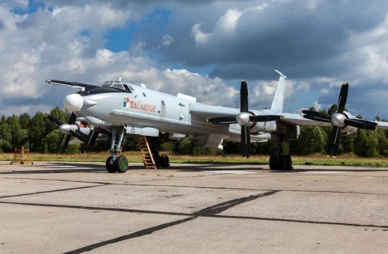 tu-142-dalnii-protychovnovyi-litak-istoriia-kharakterystyky-i-dolia-u-2026-rotsi-8f96