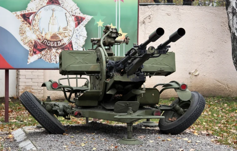 zu-23-2-povna-istoriia-tekhnichni-detali-ta-rol-lehendarnoi-zenitky-u-viinakh-xx-7e0b